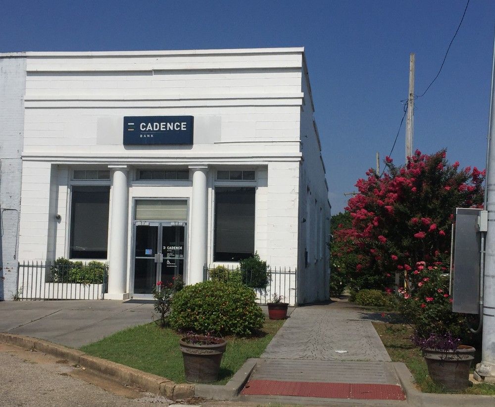 Cadence Bank Building: 293 Water Ave, Uniontown, AL 36786